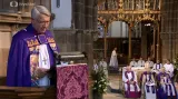Bohoslužba na počest Richarda lll. v katedrále v Leicesteru