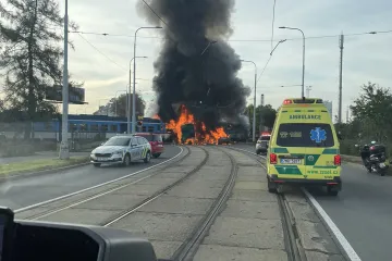 Tramvajová trať v Olomouci, kterou v říjnu poškodil požár, je opět v provozu