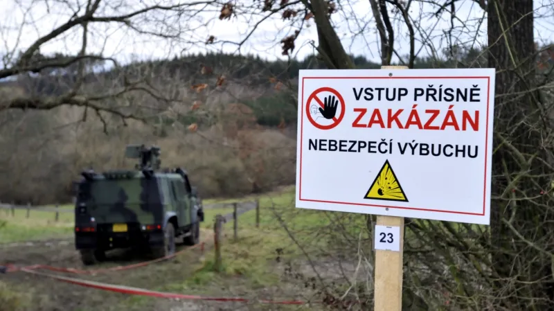 Varovná značka u Vrbětic