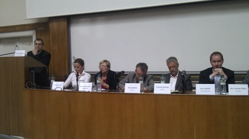 Diskuze na FF UK na téma Nedůvěra v politiky nebo nedůvěra v systém?