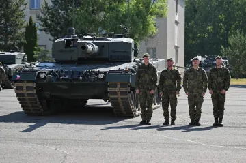 Armáda převzala poslední z 42 tanků Leopard 2 A4