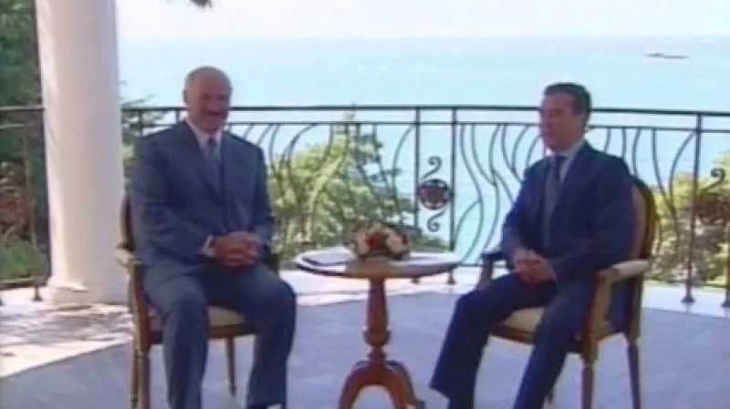 Ruský prezident Dmitrij Medveděv a běloruský prezident Alexandr Lukašenko na setkání v Soči
