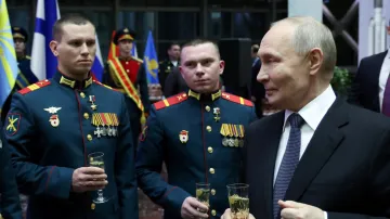 Ruský diktátor Vladimir Putin se účastní slavnostního předávání medailí vojákům, kteří bojovali na Ukrajině, 17. prosince 2025