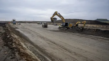 Výstavba Pražského okruhu (D0) mezi Běchovicemi a dálnicí D1 v okolí Dubče