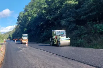 Oprava silnice I/20 u Toužimi komplikuje dopravu. Řidiči stojí v kolonách
