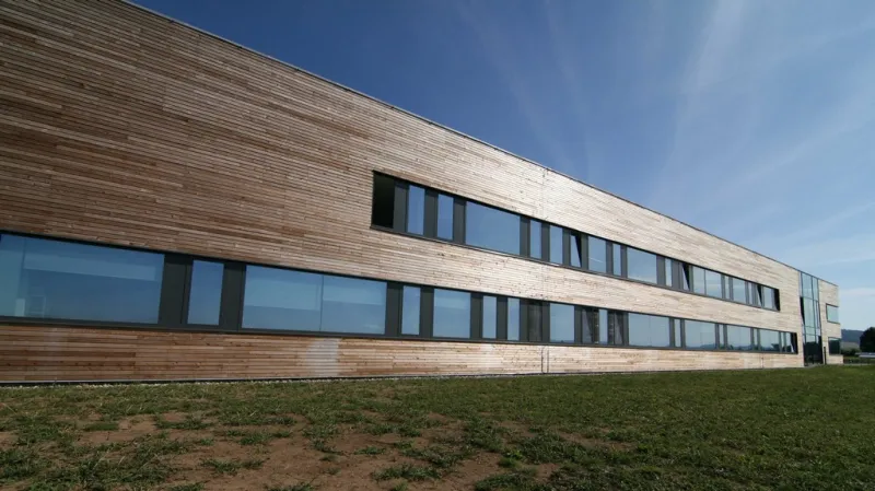 Z výstavy Současný český industriál / Pekařství a cukrářství Sázava (architekt: Kokeš partners)