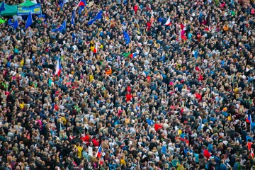 Kolik lidí přišlo na demonstraci? Novináři počítají účastníky fixou i s pomocí počítače