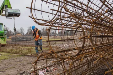 Kraje a obce omezily investice. Hospodaří s přebytkem