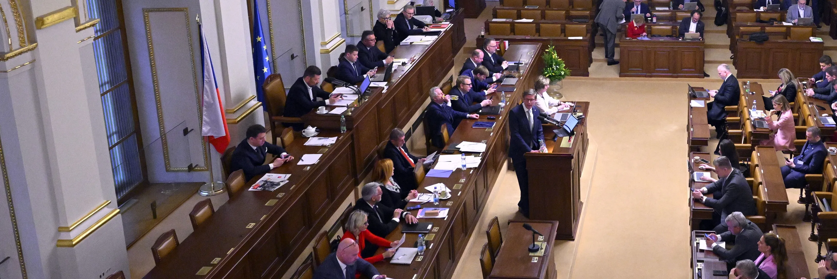 Sněmovna přerušila jednání o návrhu na vyslovení nedůvěry vládě