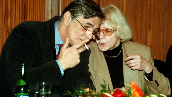 Jiří Bartoška a Eva Zaoralová na tiskové konferenci k festivalu v roce 1999