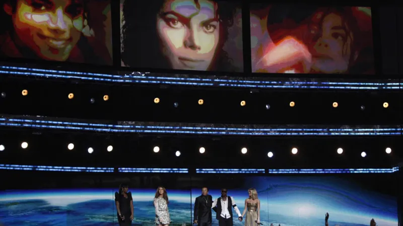 Pocta Michaelu Jacksonovi na Grammy
