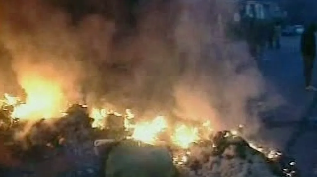 Hořící skládka odpadků