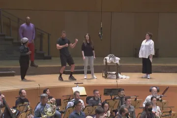 V Los Angeles uvádějí operu pro neslyšící. Zpívání rukama je poetičtější než titulky