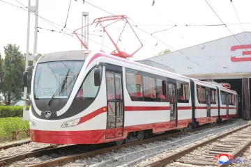 Severní Korea se chlubí novými tramvajemi. Podle odborníků jde jen o modernizaci českých vozů