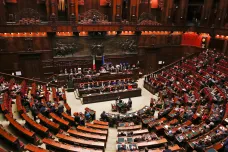 Italský parlament výrazně zeštíhlí. Ubude třetina poslanců, kritici mají strach o demokracii