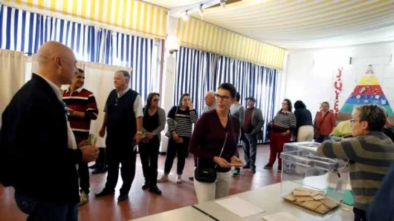 V jedné z volebních místností