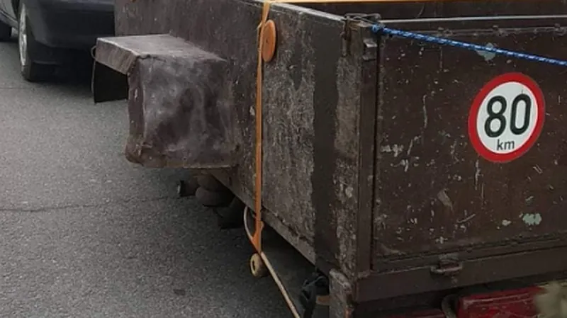 Vozík se skateboardem místo kola