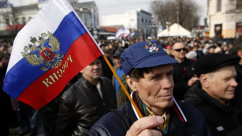 Proruská demonstrace v Simferopolu