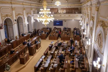 Sněmovna schválila vysokoškolskou novelu bez příspěvku na hlídání dětí