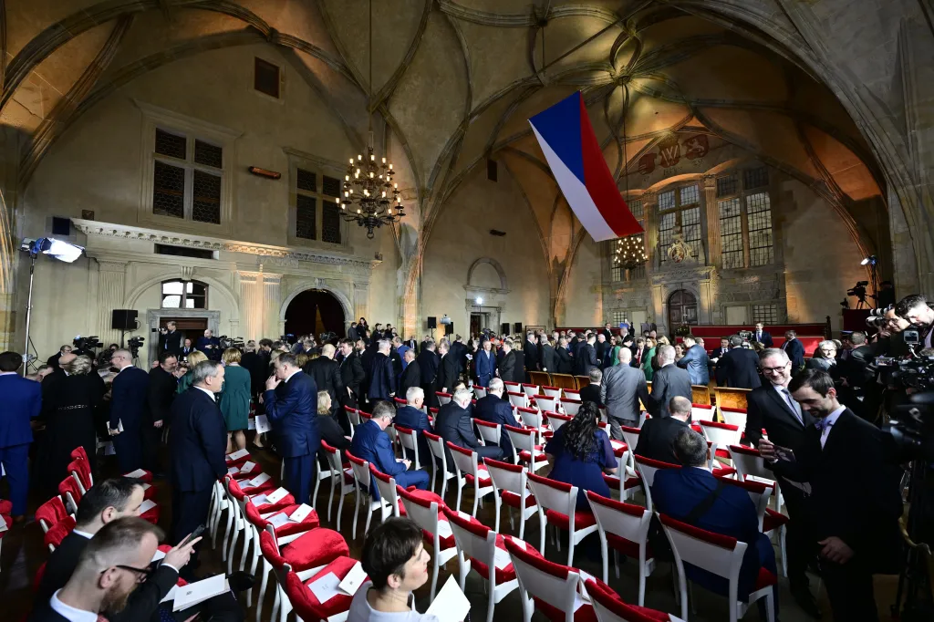 Společná schůze obou komor parlamentu ve Vladislavském sále