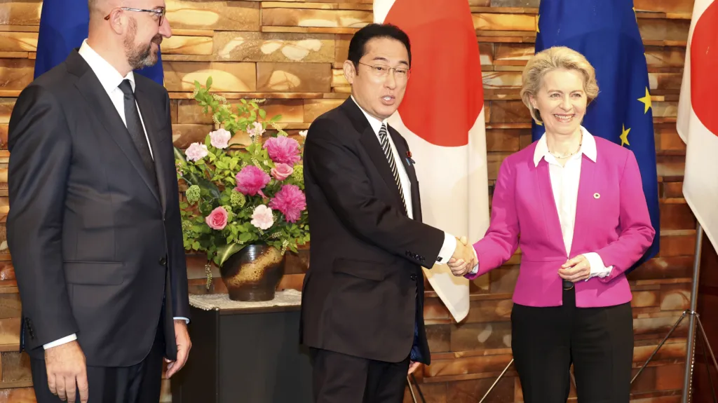 Charles Michel, Fumio Kišida a Ursula von der Leyenová