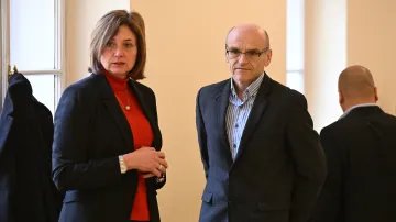 Soudce Ivan Elischer se svojí advokátkou Lucií Kýčkovou u Městského soudu v Praze