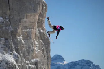 Týden obrazem: Létající lidé, Putin v 3D expozici a záhadný sněhulák v Davosu