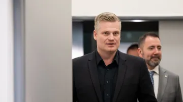 Ministr životního prostředí Igor Červený (vpravo) a vládní zmocněnec pro klimatickou politiku a Green Deal Filip Turek