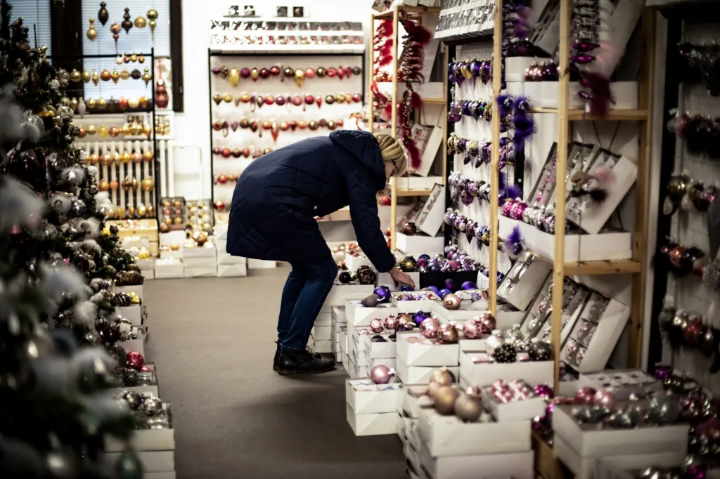 Rodinná firma má nicméně nabídku i jednotlivé zákazníky. V obchodě si mohou vybrat ozdoby dle svého vkusu