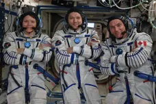 Trojice astronautů přistála v kazašské stepi. Návrat z ISS proběhl bez komplikací