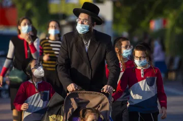 V Izraeli denně přibývají stovky nakažených. Země se potýká s druhou vlnou epidemie