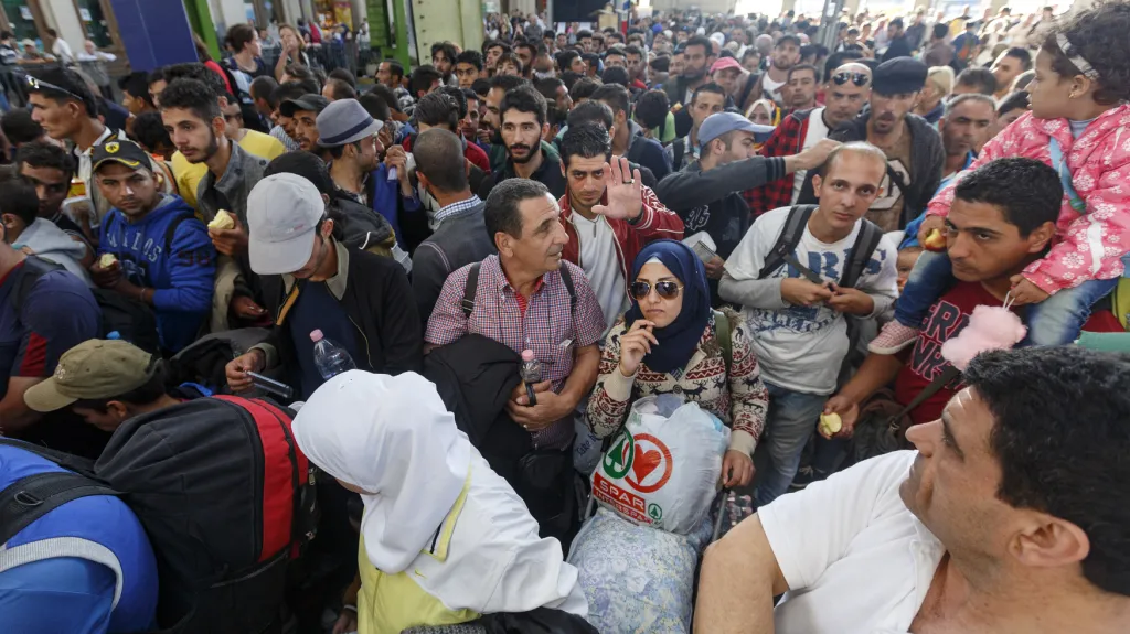 Migranti na nádraží v Budapešti
