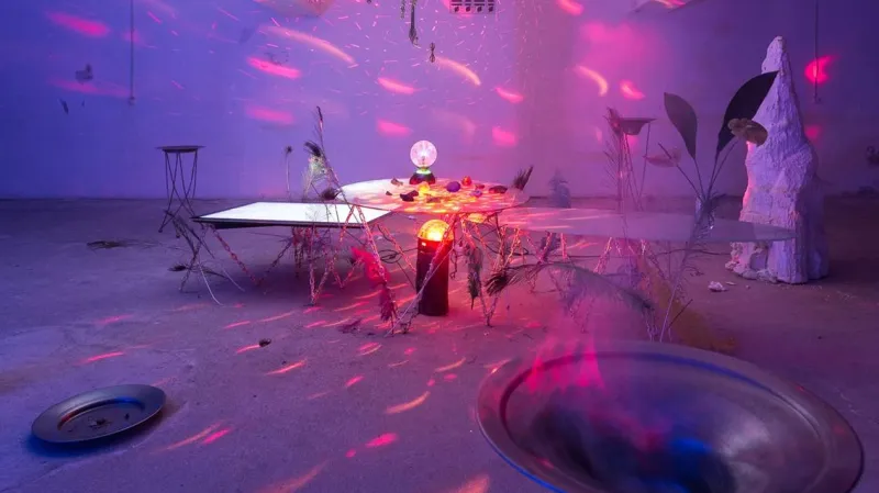 Výstava Matyáše Chocholy Dějiny lidstva v Hradci Králové