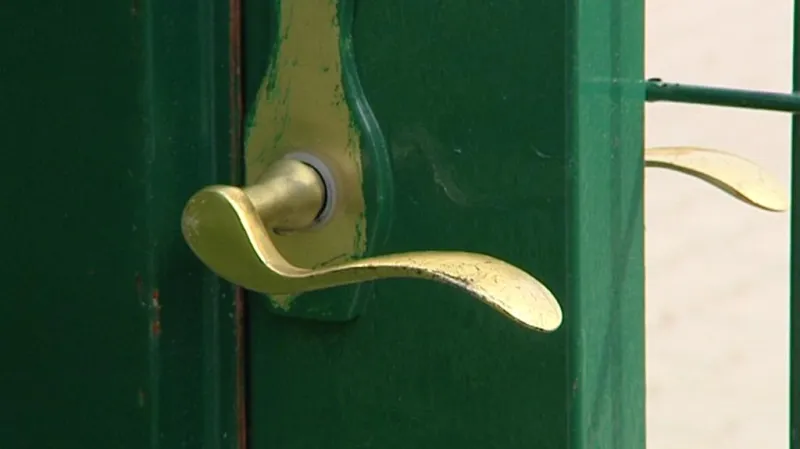 Hradec Králové má uličku, kterou nemůžou využívat všichni, ale pouze pár desítek vyvolených.