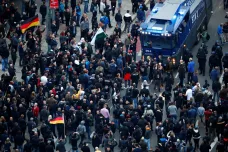 Účastníci protiimigrační demonstrace v Chemnitzu se střetli s policií, 11 lidí skončilo v nemocnici