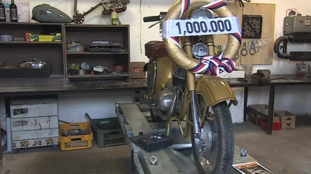 Miliontý československý motocykl - zlatá Jawa 175
