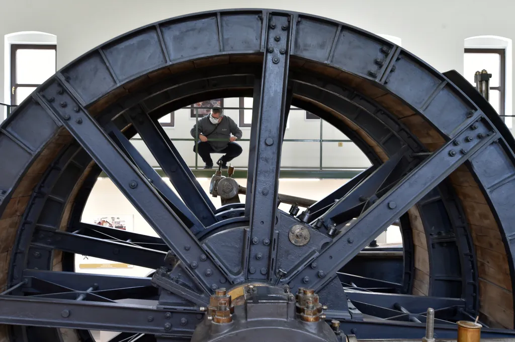 Muzeum se nachází v prostoru cínového dolu Vilém, který byl vybudovan v období 1. světové války. V roce 1991 byla těžba ukončena a během následujících let se Muzeu Sokolov podařilo získat budovy v areálu a vybudovat hornické muzeum