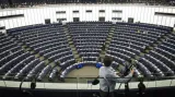 Vládní koalice vybírá českého eurokomisaře, Evropský parlament šéfa komise
