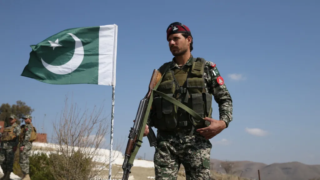 Voják na afghánsko-pákistánské hranici