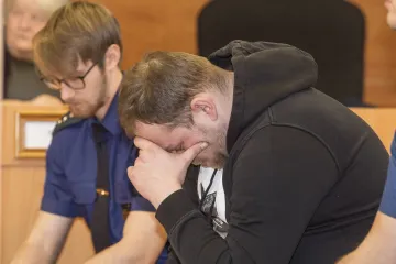 Soud začal řešit případ usmrcení dítěte v Mostě. Obžalovaný odmítá, že by šlo o pokus o vraždu