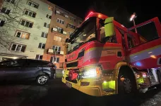 Při požáru bytu v Ostravě-Porubě zemřel člověk, tři lidé jsou zranění