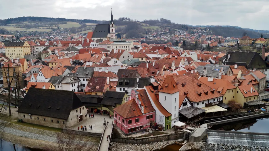 Středověké centrum Českého Krumlova, které obklopuje meandry Vltavy, je od roku 1963 městskou památkovou rezervací a od roku 1992 je zapsáno na seznamu světového dědictví UNESCO