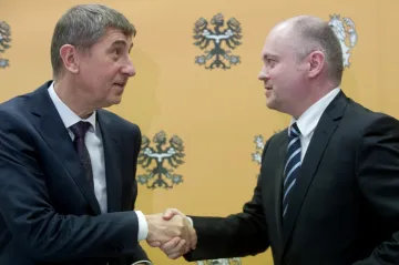 Na silnice si ušetřete samy, vzkazuje Babiš krajům