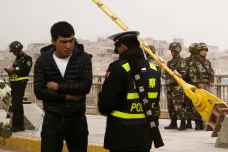 Číňané převychovávají populaci Ujgurů. Dali jim nálepku „muslimští teroristé“, hlídají jejich oblečení, kontrolují mobily i svatby