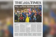 Historická porážka a naprosté ponížení Mayové, komentuje britský tisk odmítnutí brexitové dohody