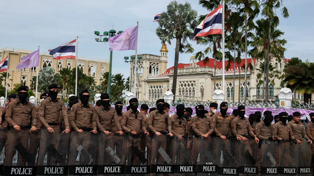 Thajská policie během protivládní demonstrace v Bangkoku (19. 6. 2025)