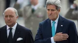 Ministři zahraničí Francie a USA Laurent Fabius a John Kerry