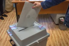 Zavřely se volební místnosti, hlasovat bude možné ještě v sobotu