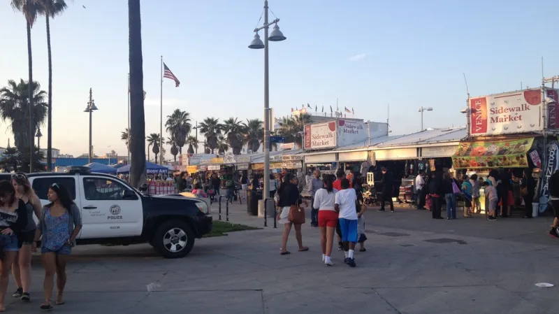 Policejní hlídka ve Venice Beach