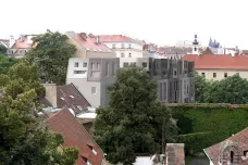 Dům zvaný maršmeloun, proti kterému se v Praze demonstrovalo, má stavební povolení
